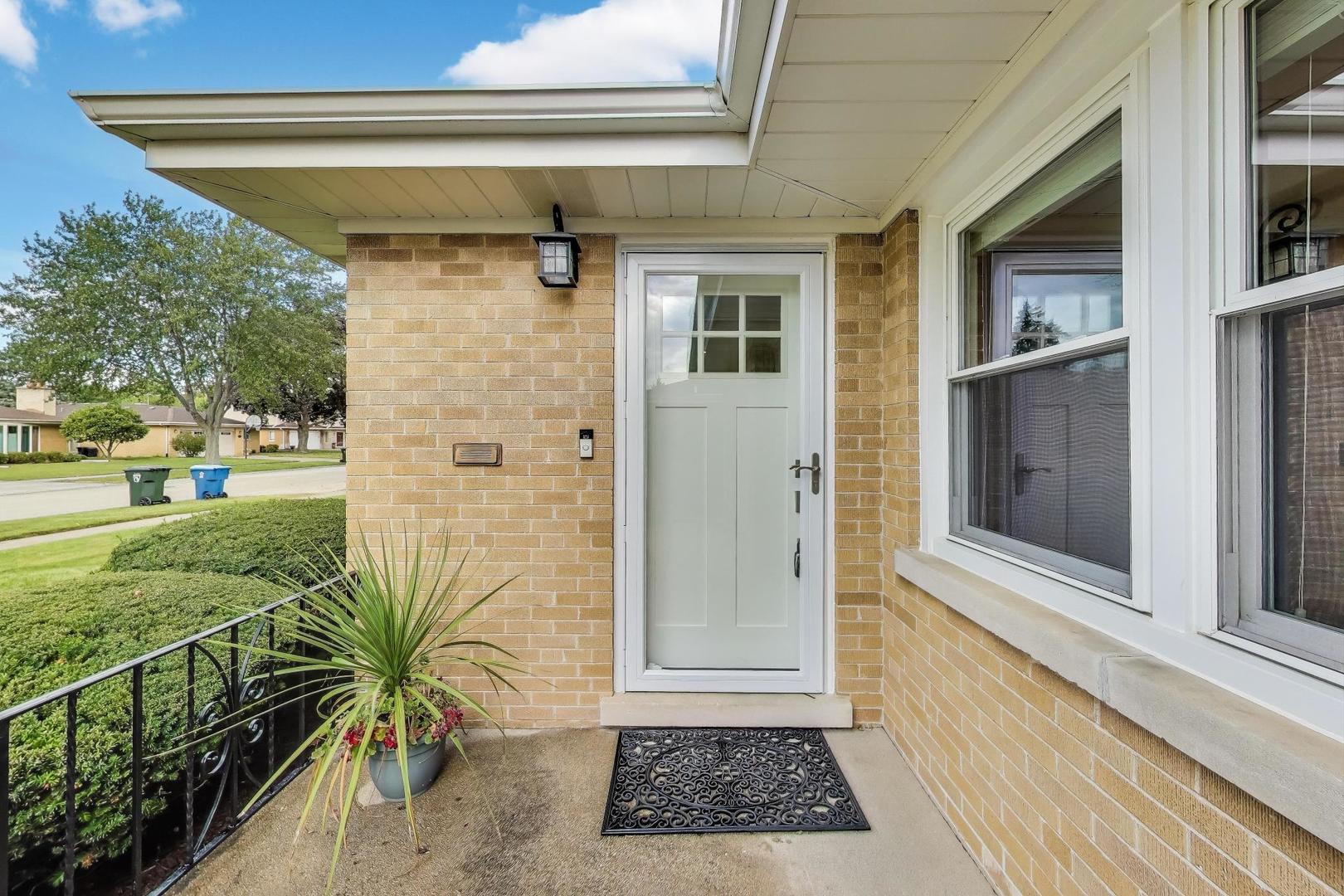 811 S Na Wa Ta Avenue, Mount Prospect, IL 60056