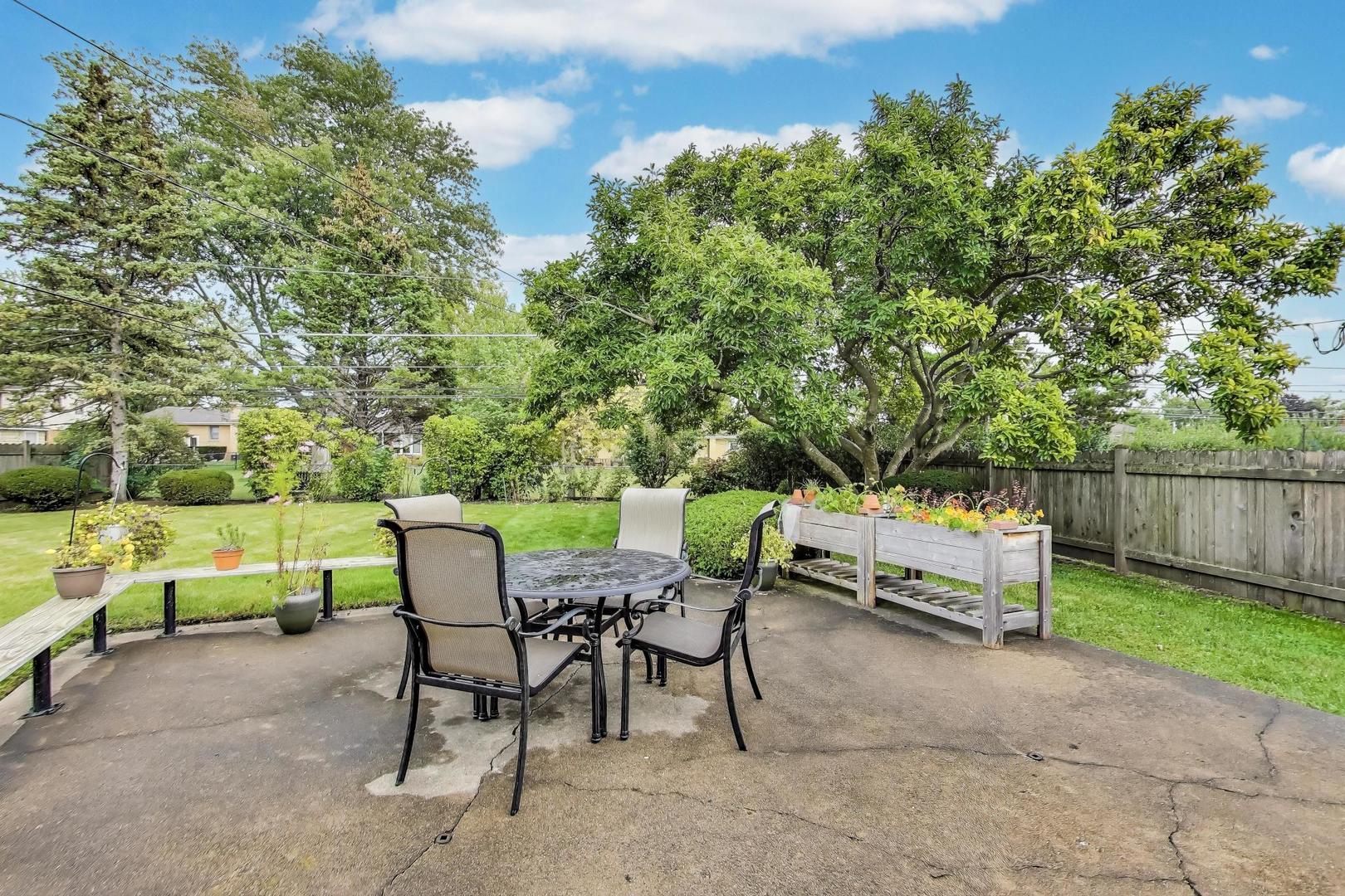 811 S Na Wa Ta Avenue, Mount Prospect, IL 60056