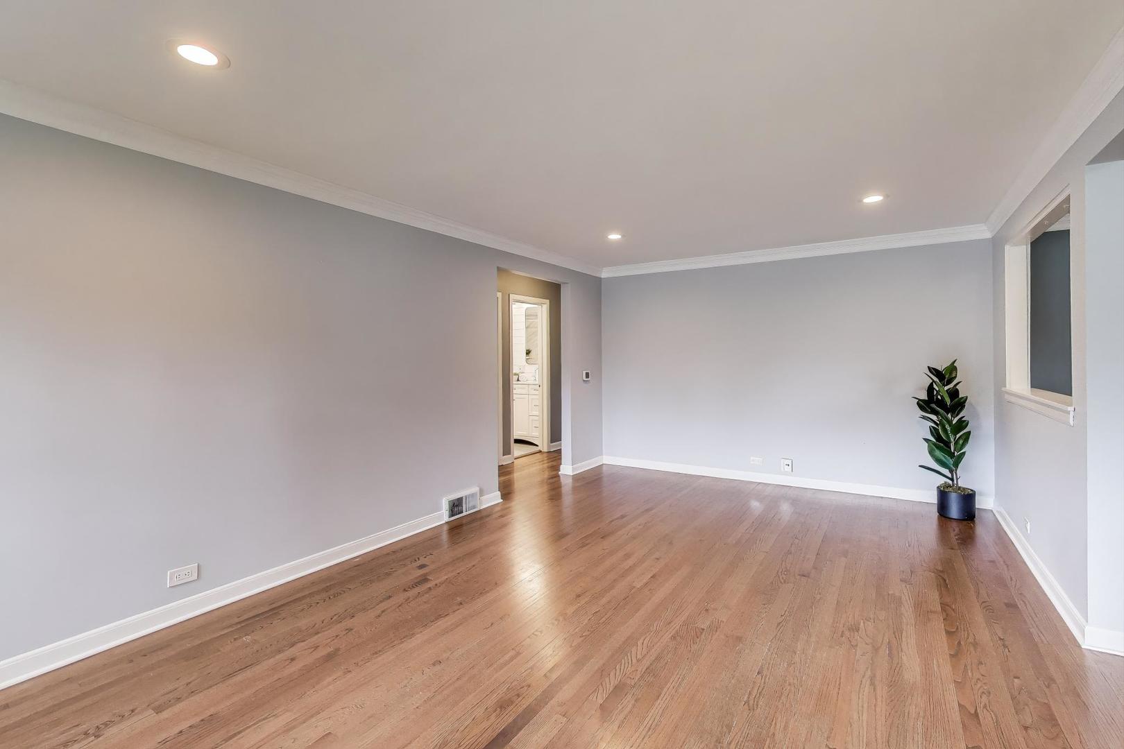 811 S Na Wa Ta Avenue, Mount Prospect, IL 60056