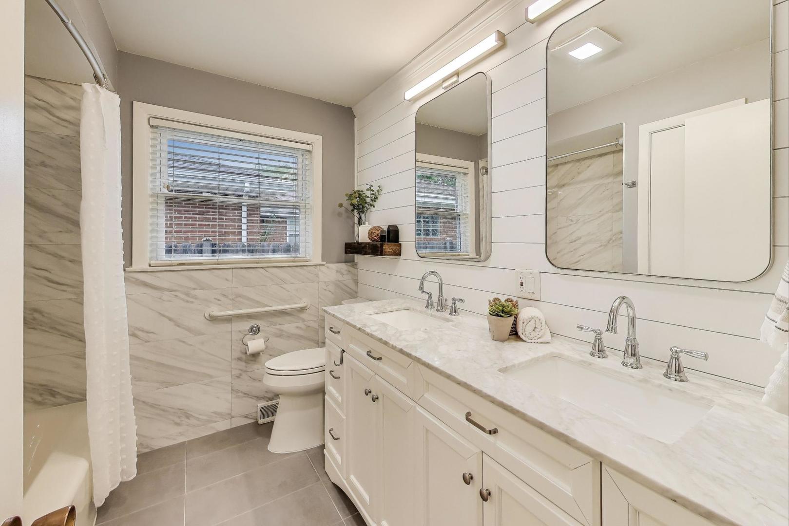 811 S Na Wa Ta Avenue, Mount Prospect, IL 60056