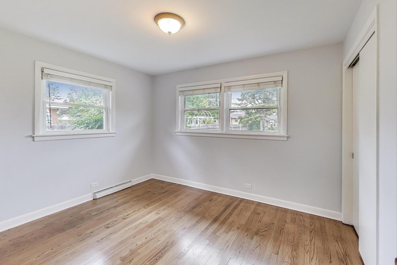 811 S Na Wa Ta Avenue, Mount Prospect, IL 60056