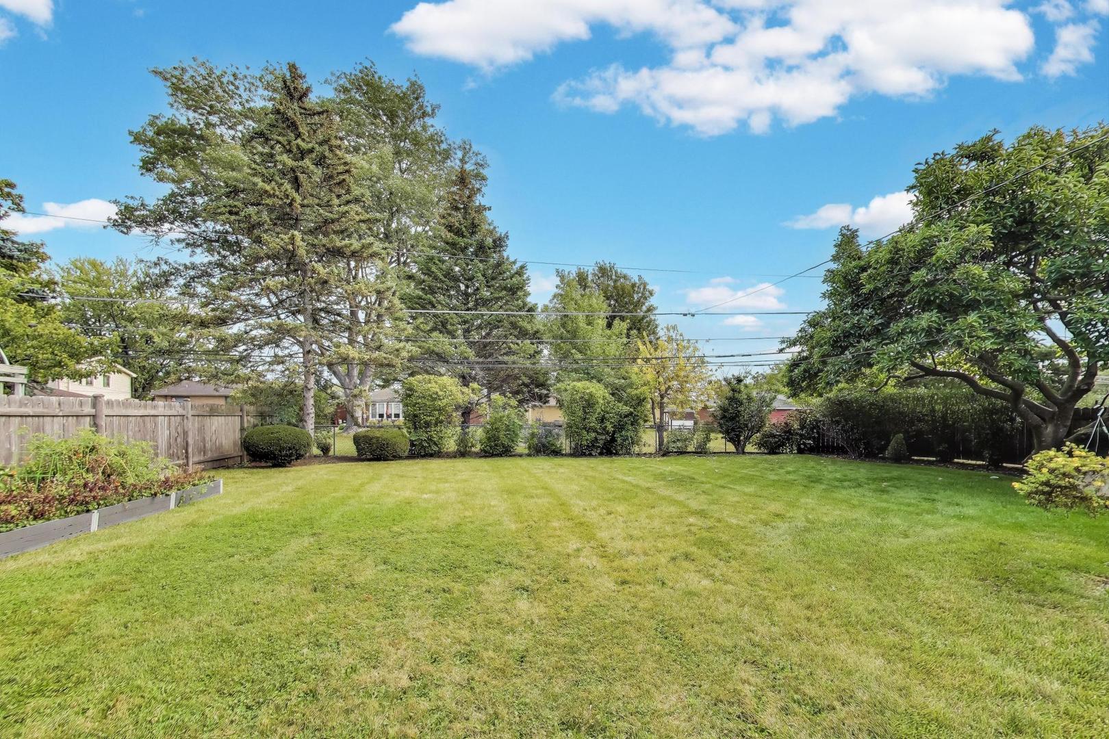 811 S Na Wa Ta Avenue, Mount Prospect, IL 60056