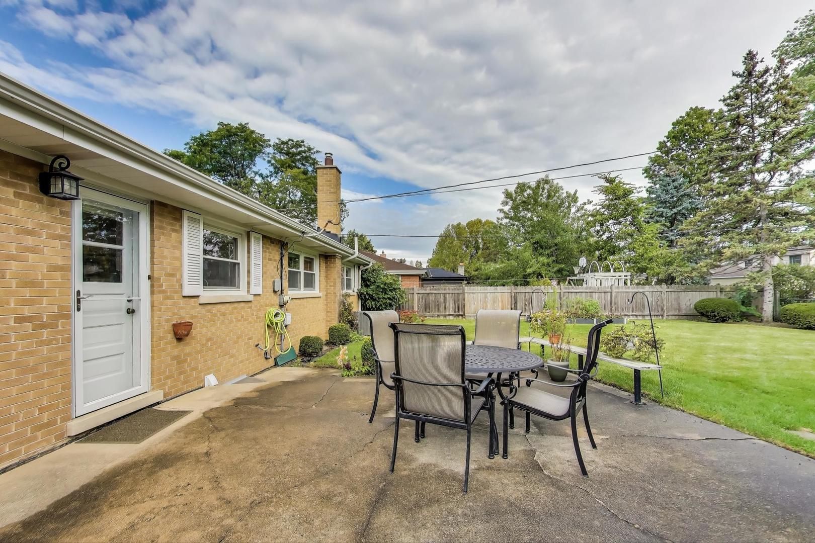 811 S Na Wa Ta Avenue, Mount Prospect, IL 60056