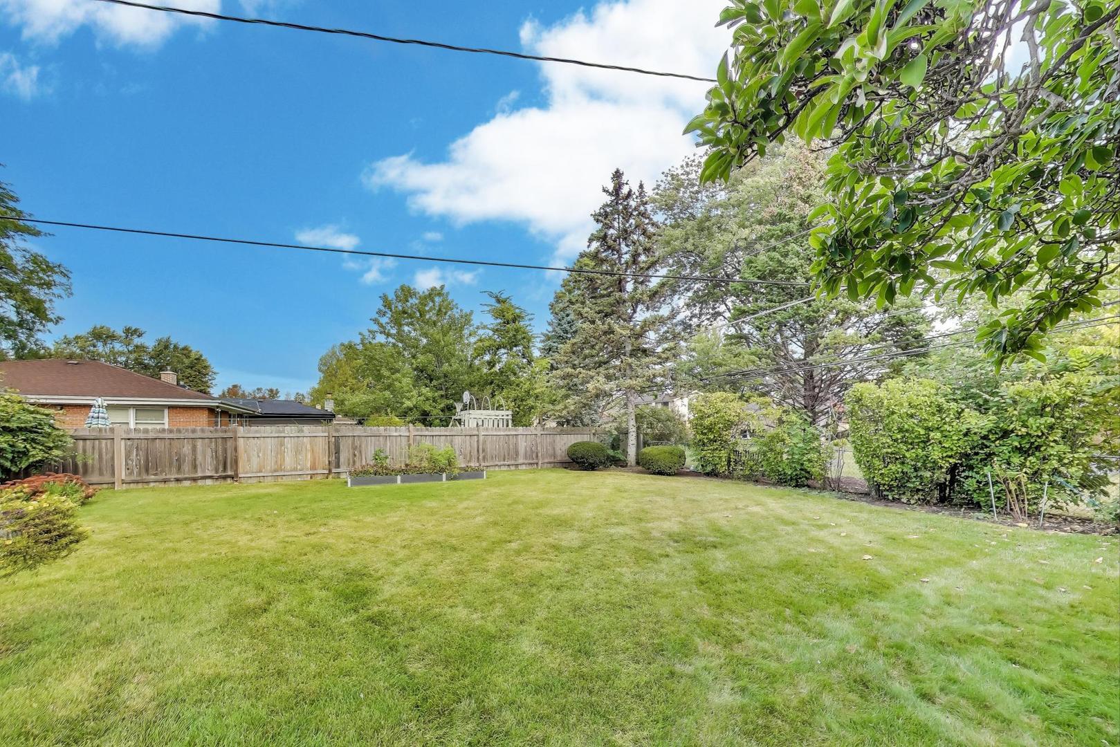 811 S Na Wa Ta Avenue, Mount Prospect, IL 60056
