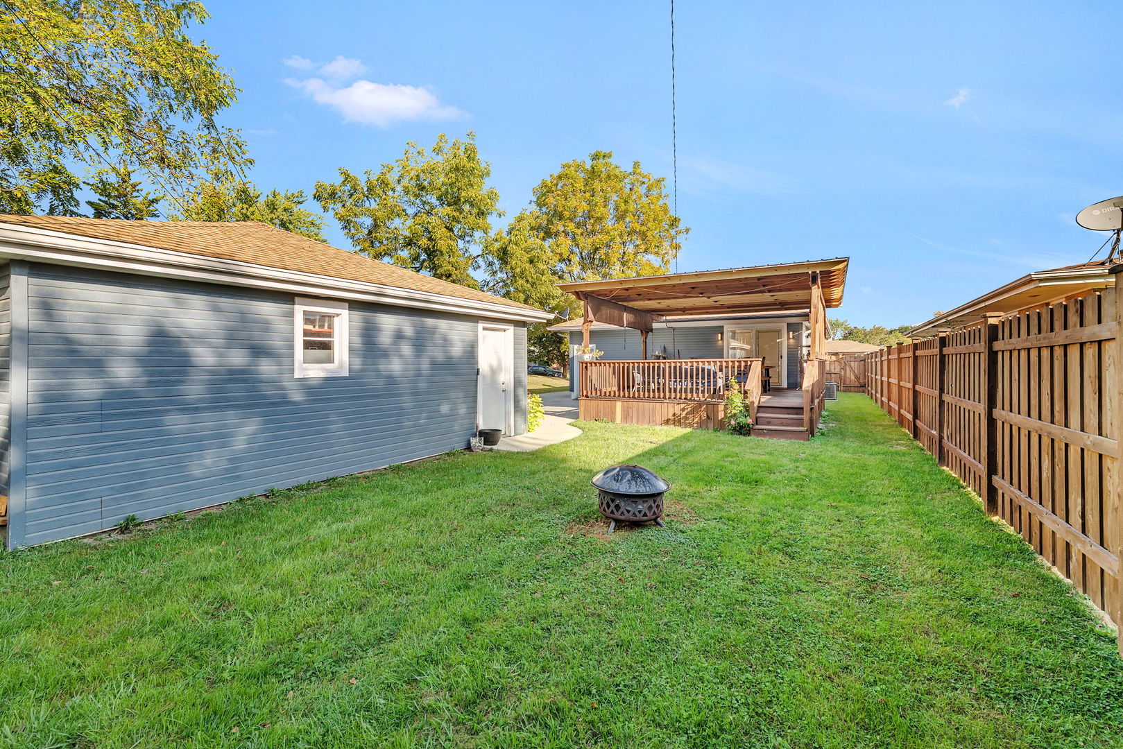 557 Elsie Avenue, Crest Hill, IL 60403