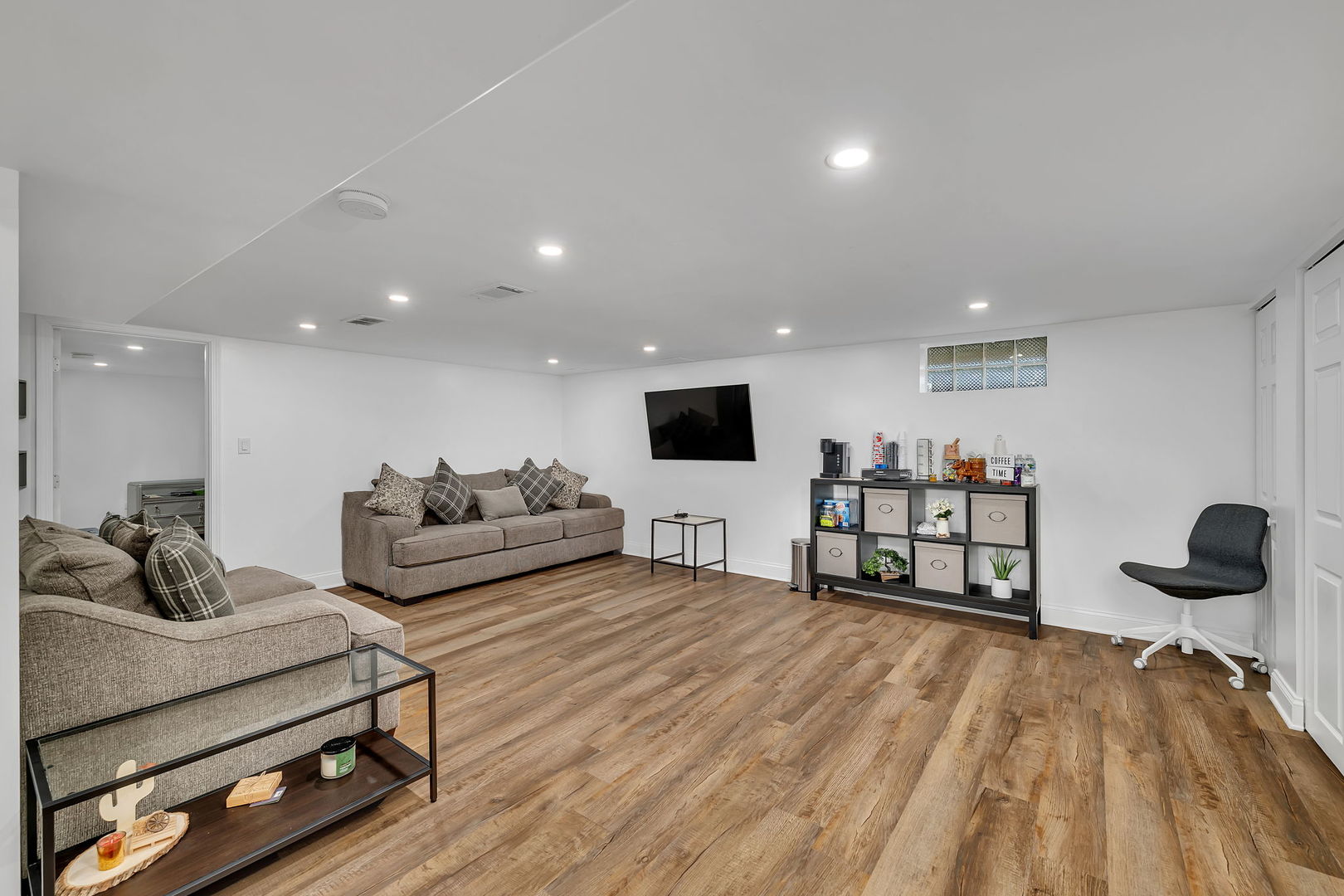 557 Elsie Avenue, Crest Hill, IL 60403