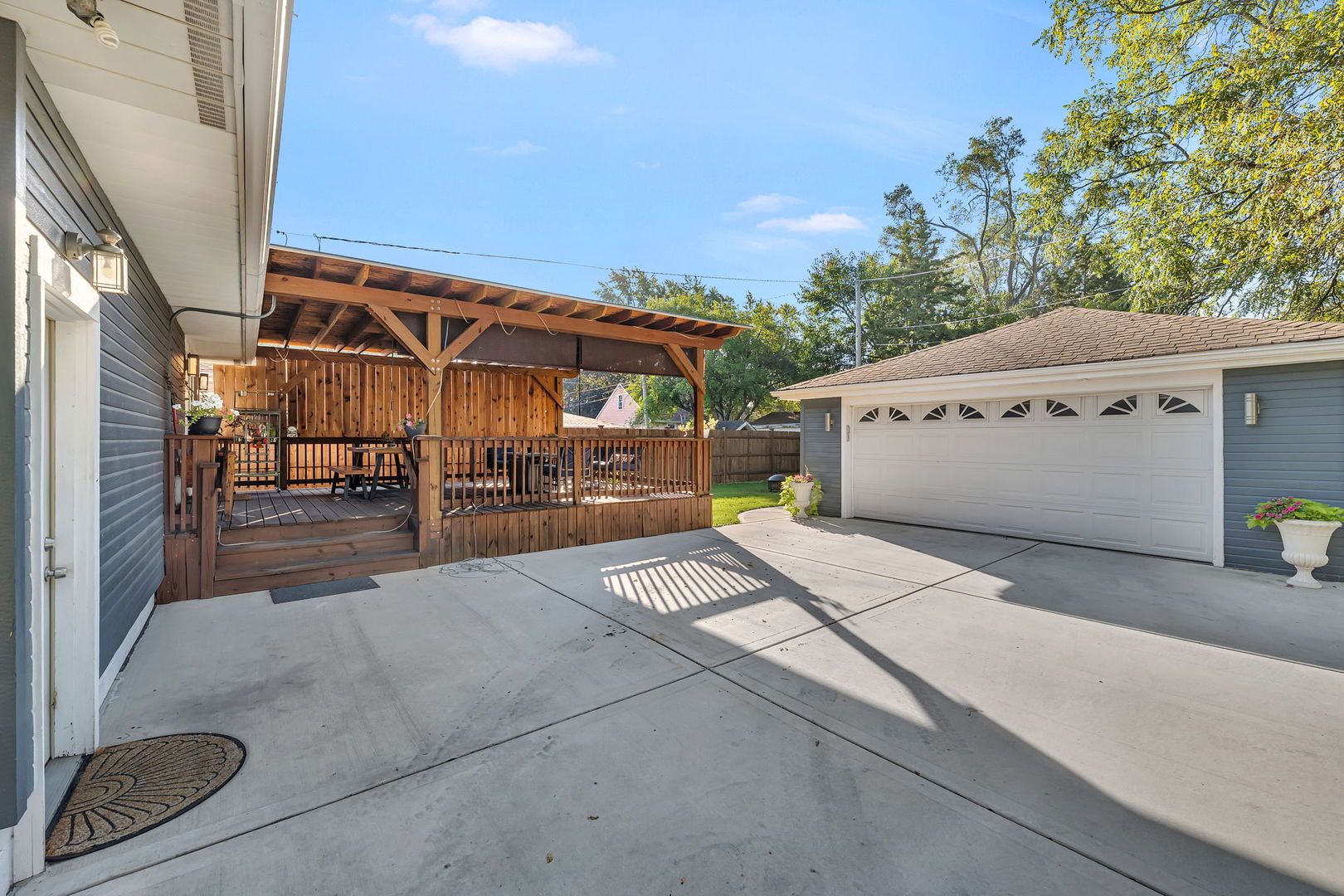 557 Elsie Avenue, Crest Hill, IL 60403