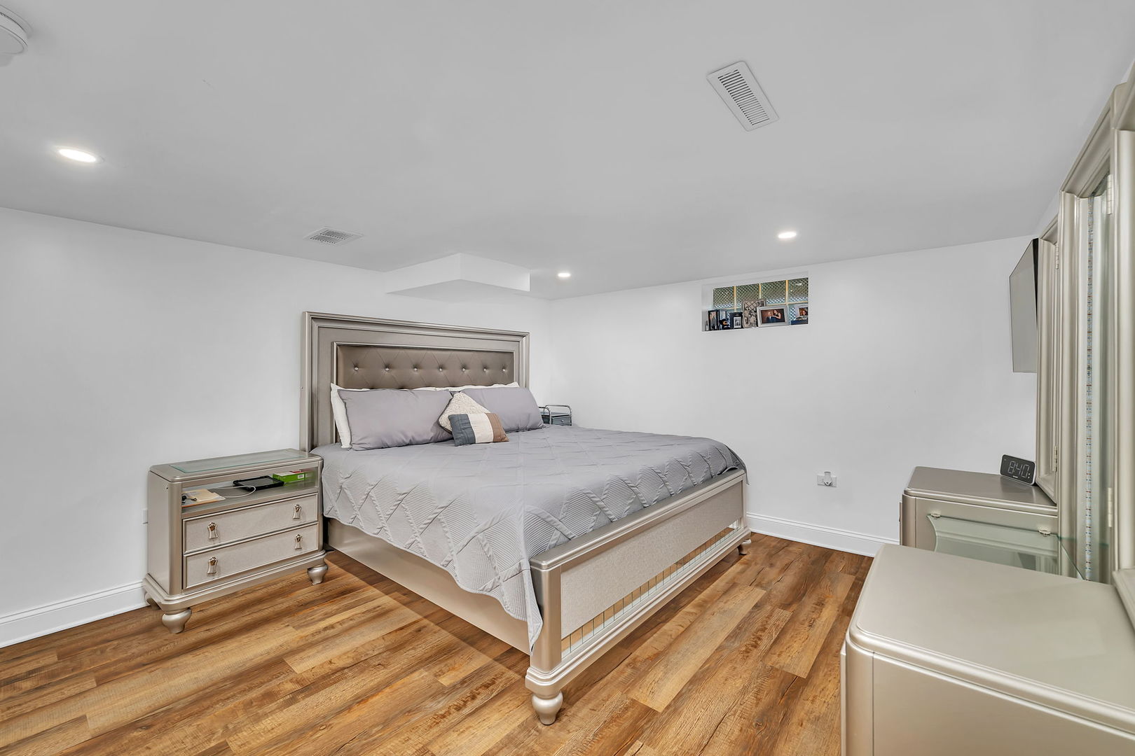 557 Elsie Avenue, Crest Hill, IL 60403