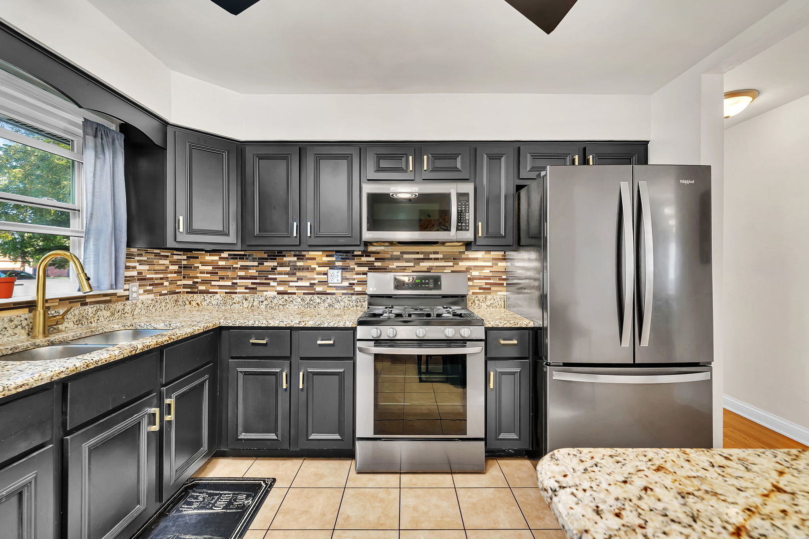 557 Elsie Avenue, Crest Hill, IL 60403