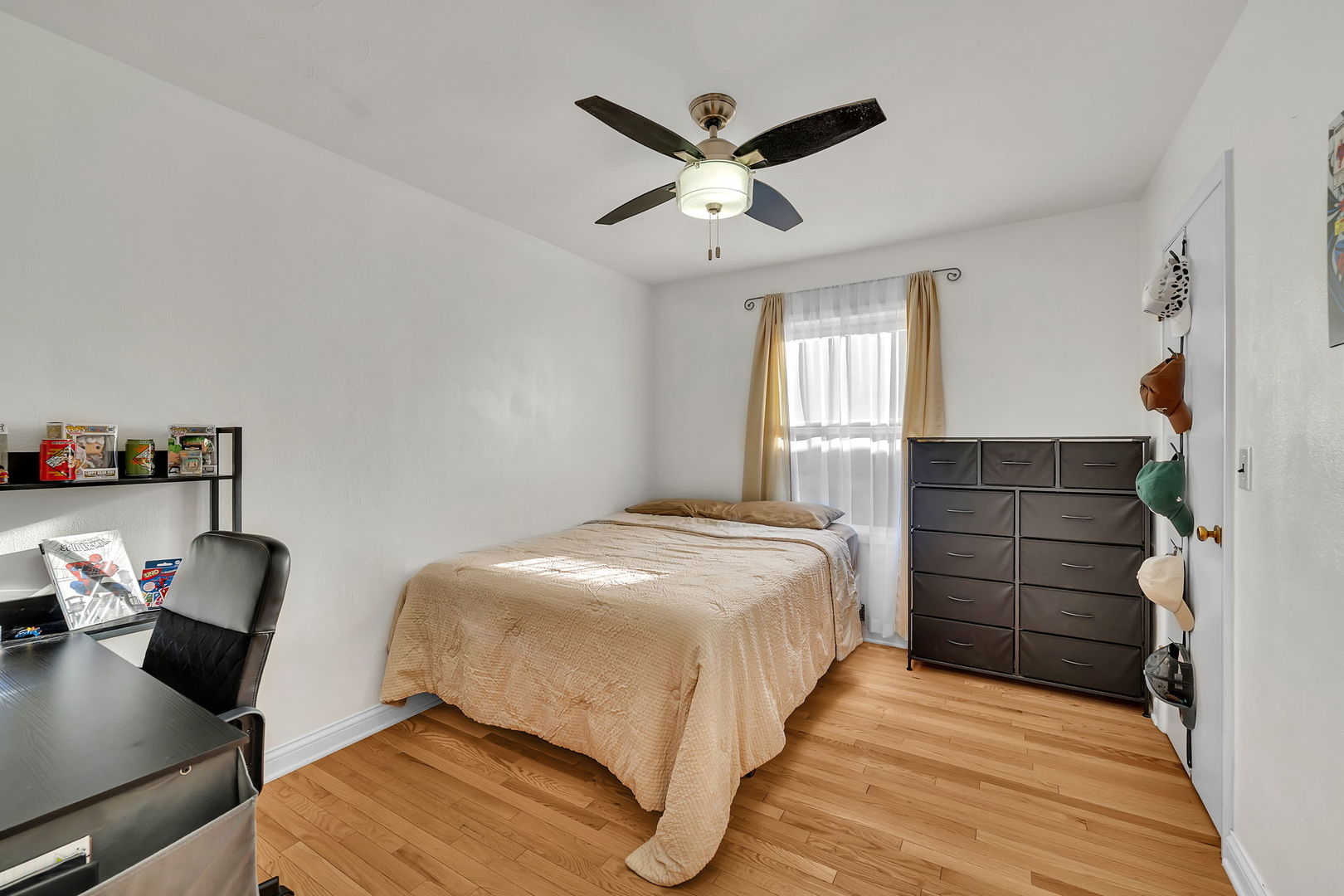 557 Elsie Avenue, Crest Hill, IL 60403