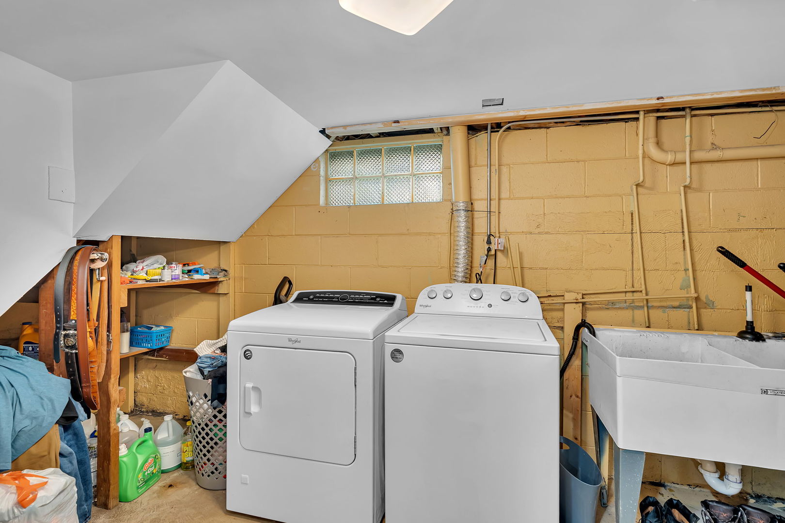 557 Elsie Avenue, Crest Hill, IL 60403