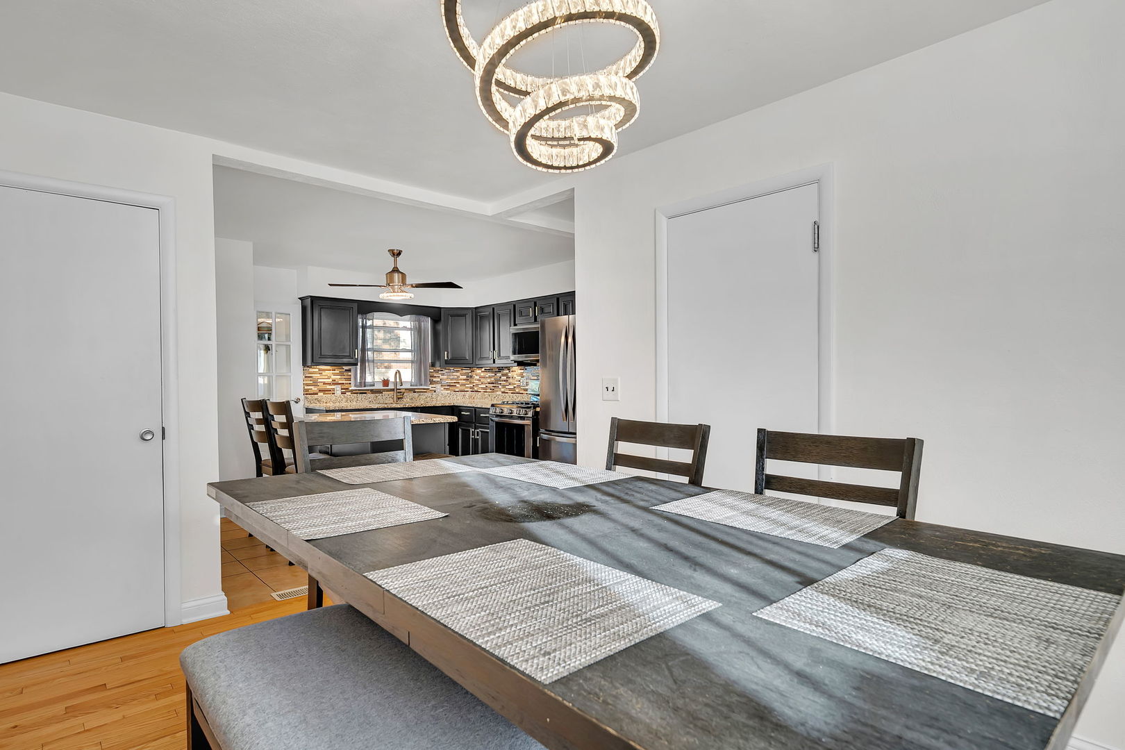 557 Elsie Avenue, Crest Hill, IL 60403