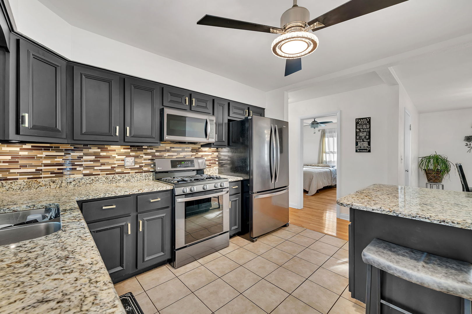 557 Elsie Avenue, Crest Hill, IL 60403