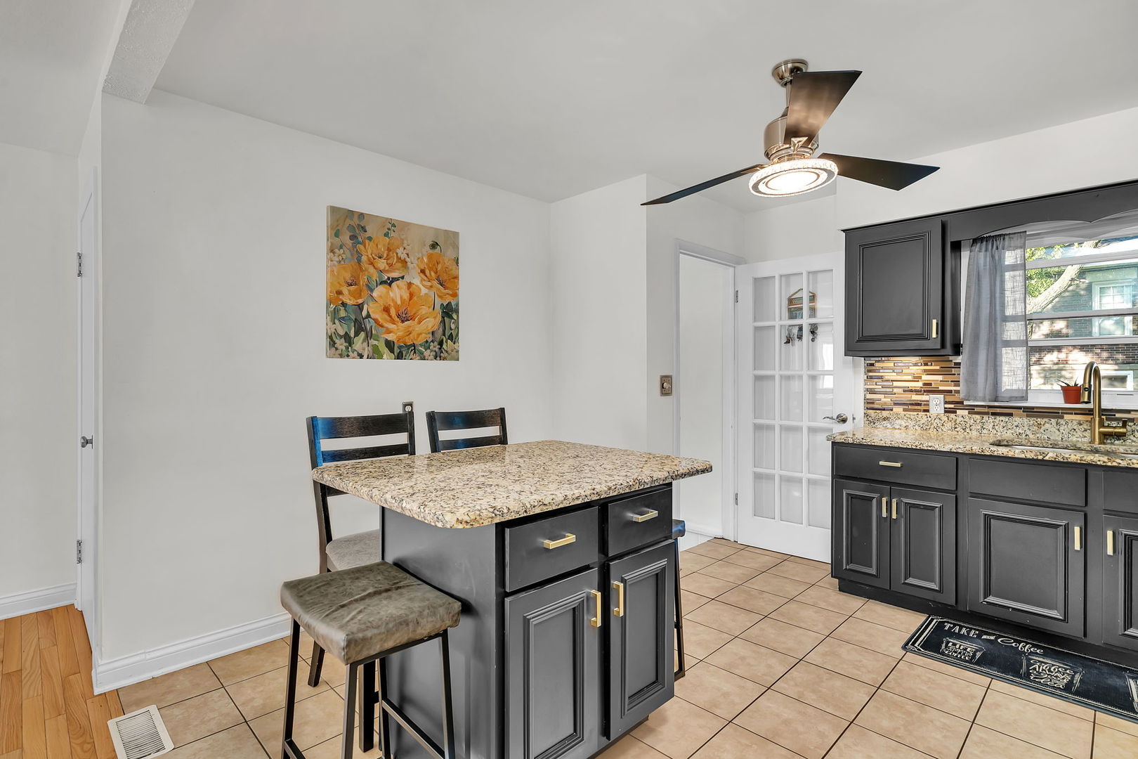 557 Elsie Avenue, Crest Hill, IL 60403