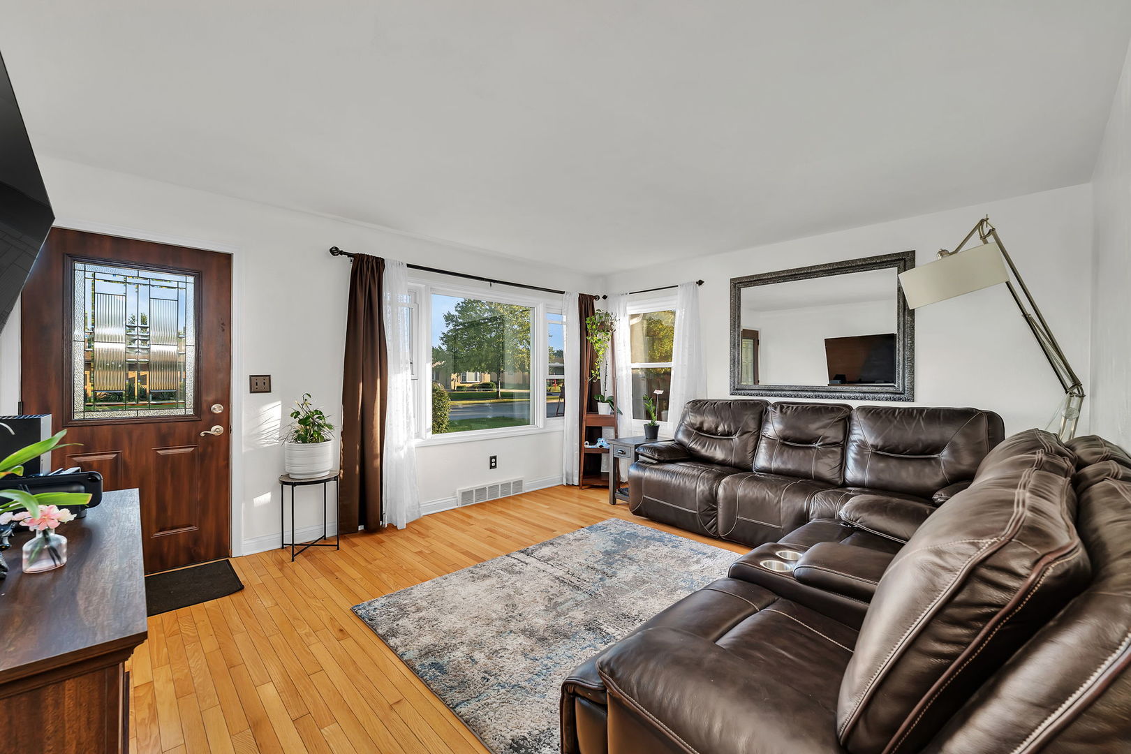 557 Elsie Avenue, Crest Hill, IL 60403