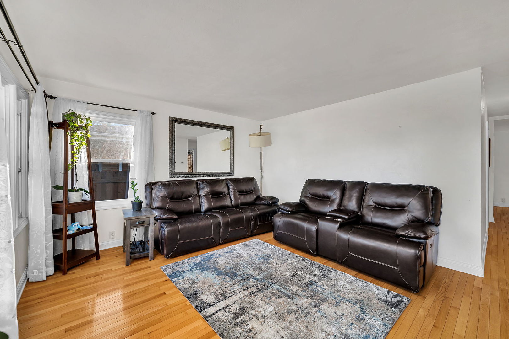 557 Elsie Avenue, Crest Hill, IL 60403