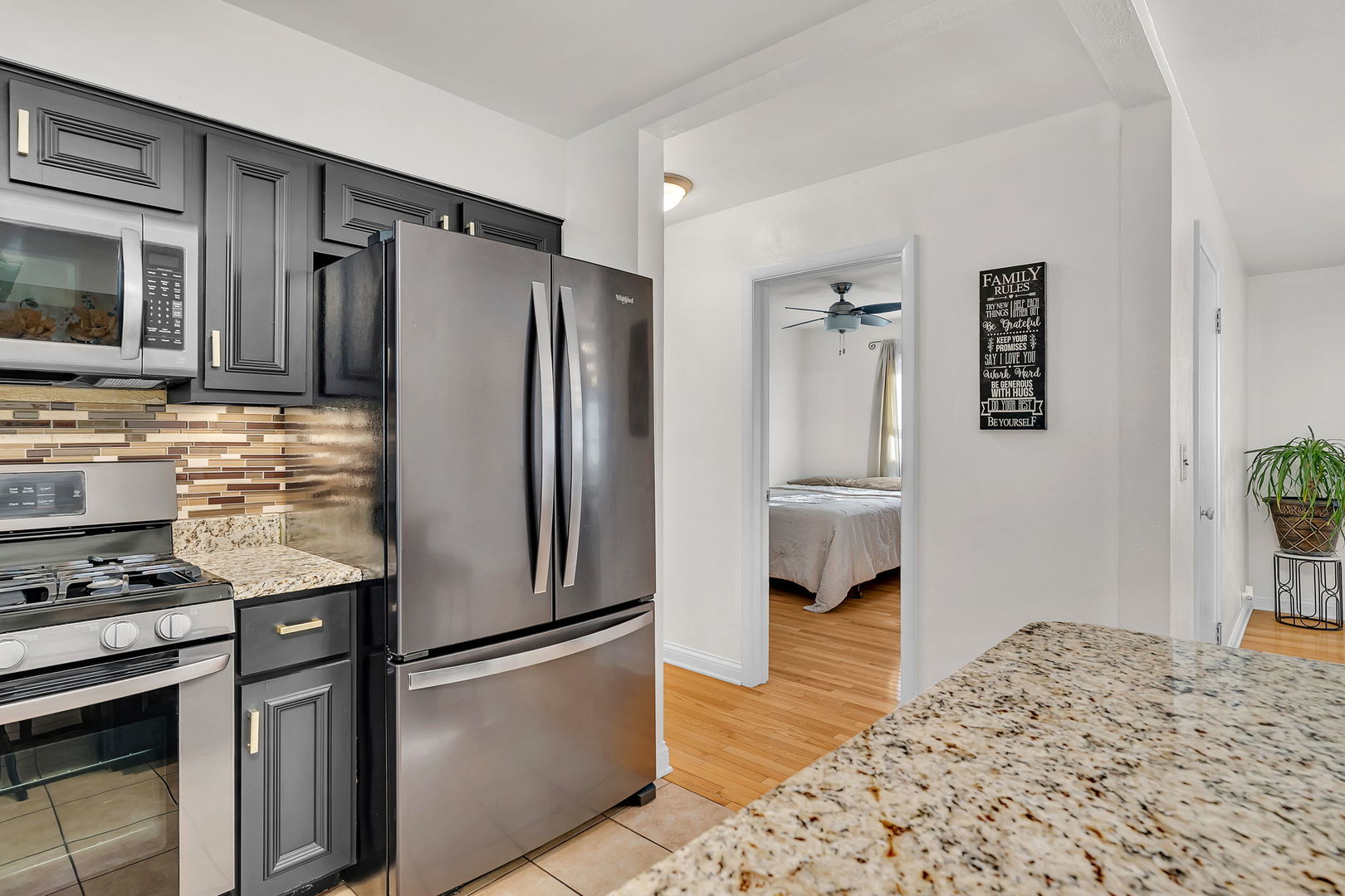 557 Elsie Avenue, Crest Hill, IL 60403