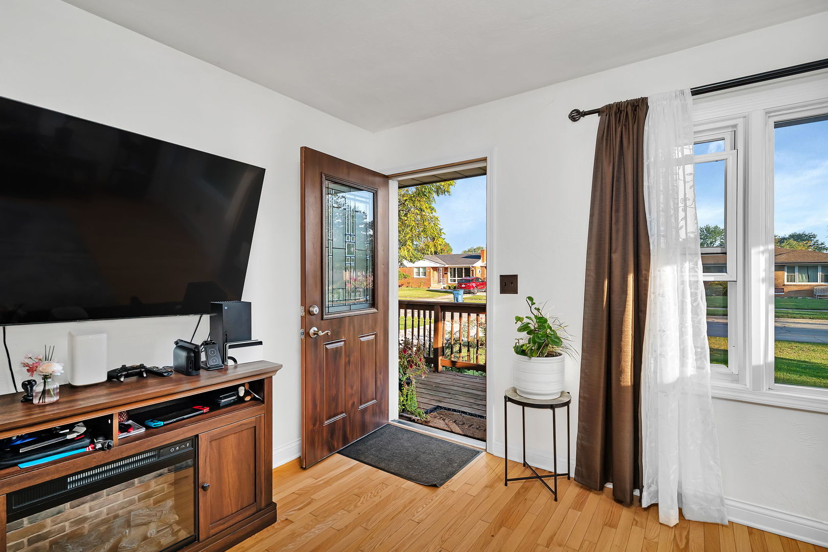 557 Elsie Avenue, Crest Hill, IL 60403