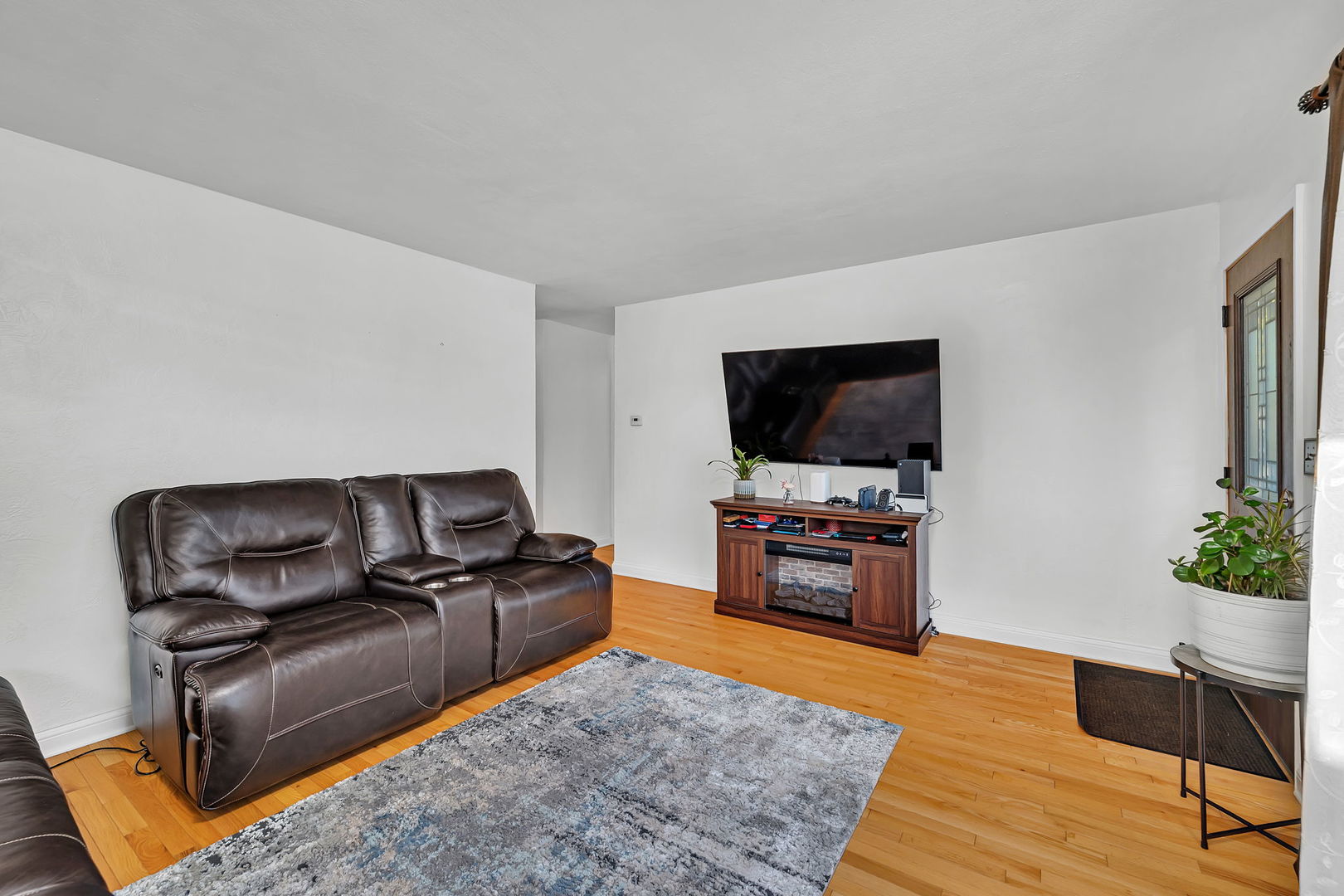 557 Elsie Avenue, Crest Hill, IL 60403