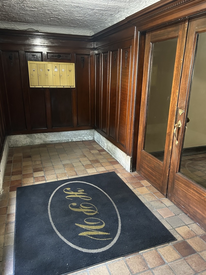 1155 E Hyde Park Boulevard #2F, Chicago, IL 60615