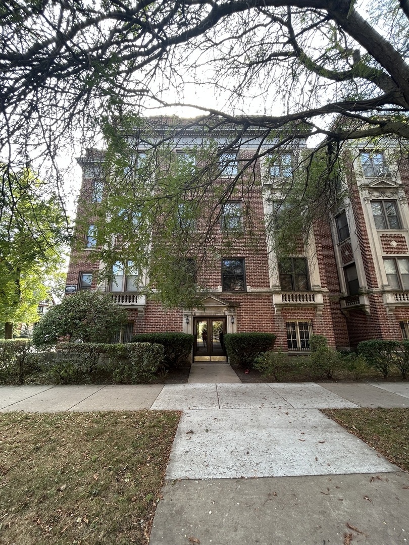 1155 E Hyde Park Boulevard #2F, Chicago, IL 60615