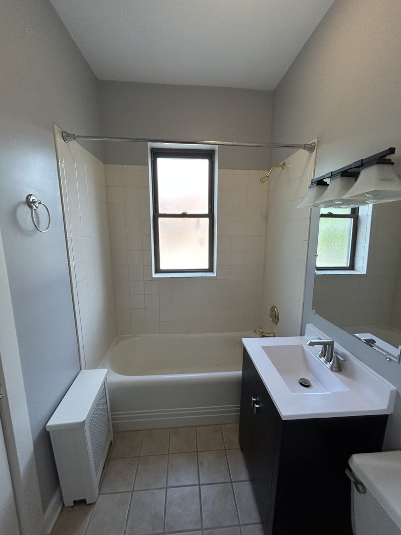 1155 E Hyde Park Boulevard #2F, Chicago, IL 60615