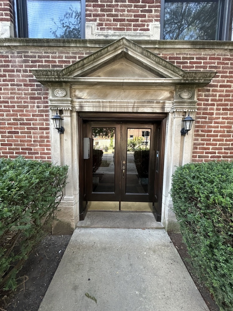 1155 E Hyde Park Boulevard #2F, Chicago, IL 60615