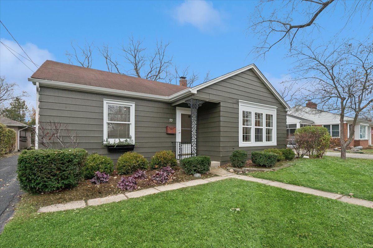 73 Harvey Avenue, Grayslake, IL 60030