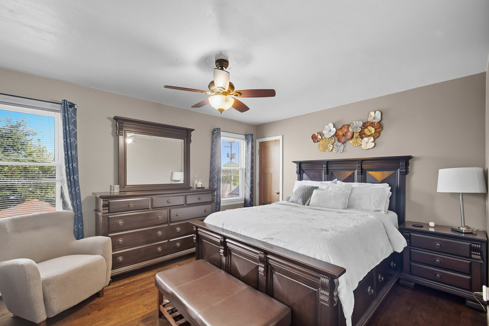 8223 S Sawyer Avenue, Chicago, IL 60652