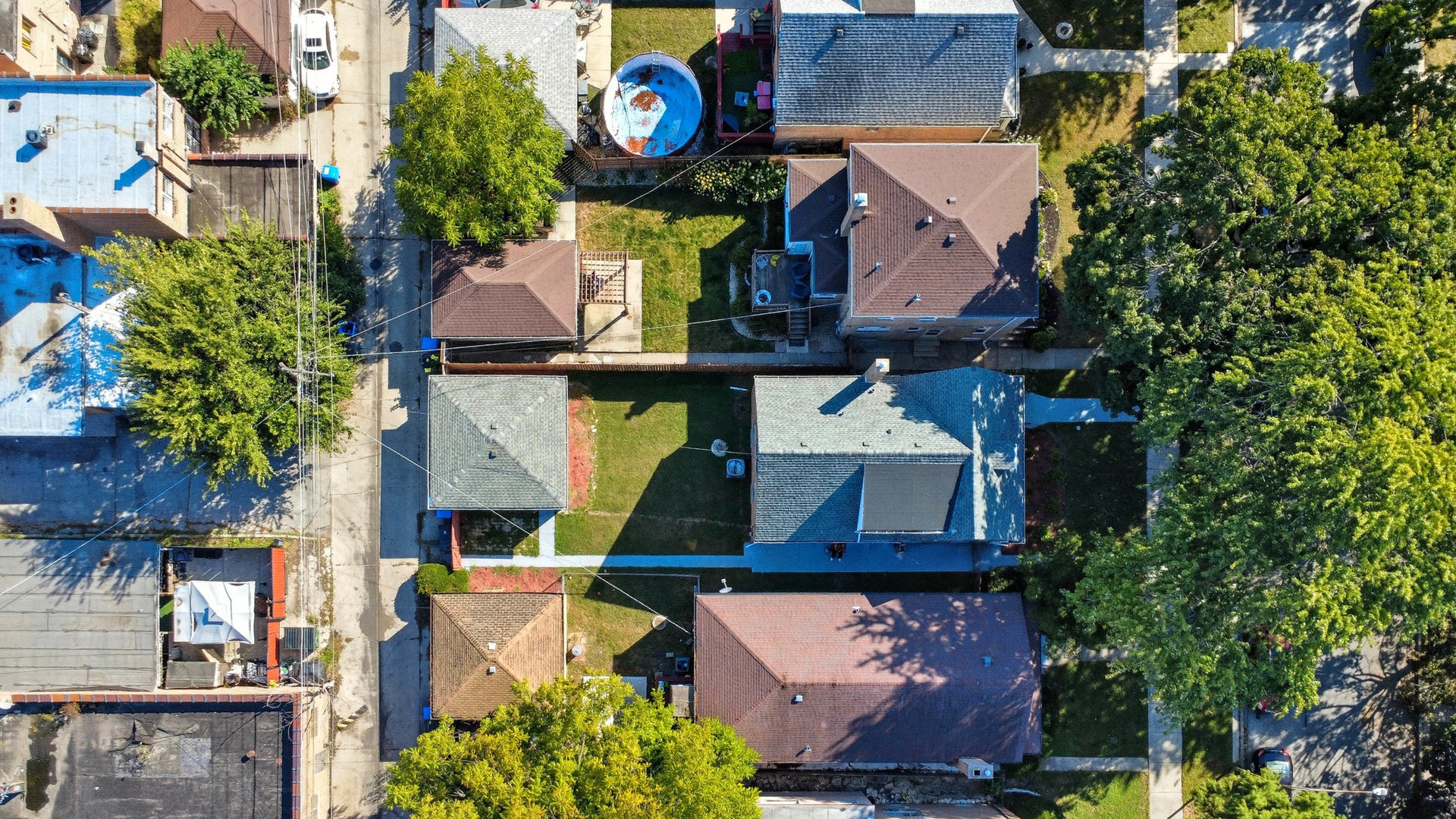 8223 S Sawyer Avenue, Chicago, IL 60652
