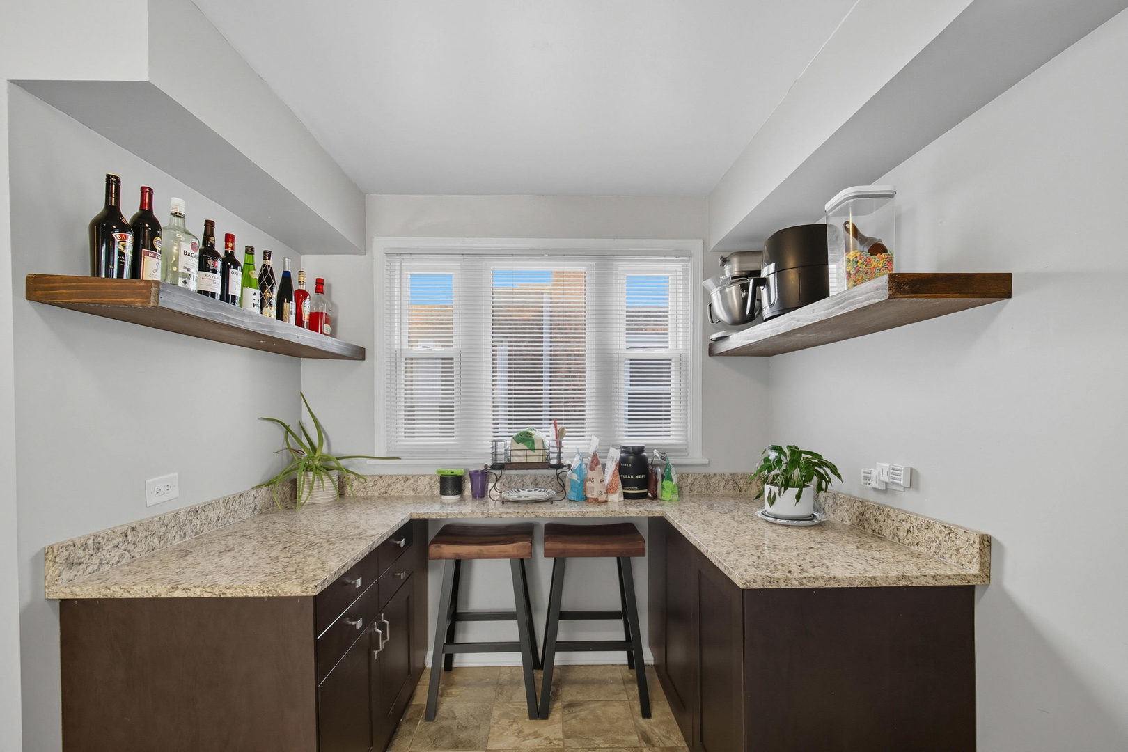 8223 S Sawyer Avenue, Chicago, IL 60652