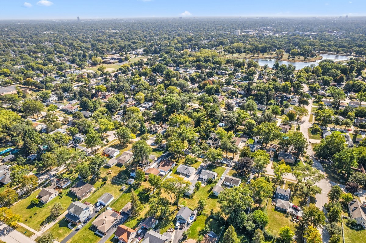 124 W Sunset Avenue, Lombard, IL 60148