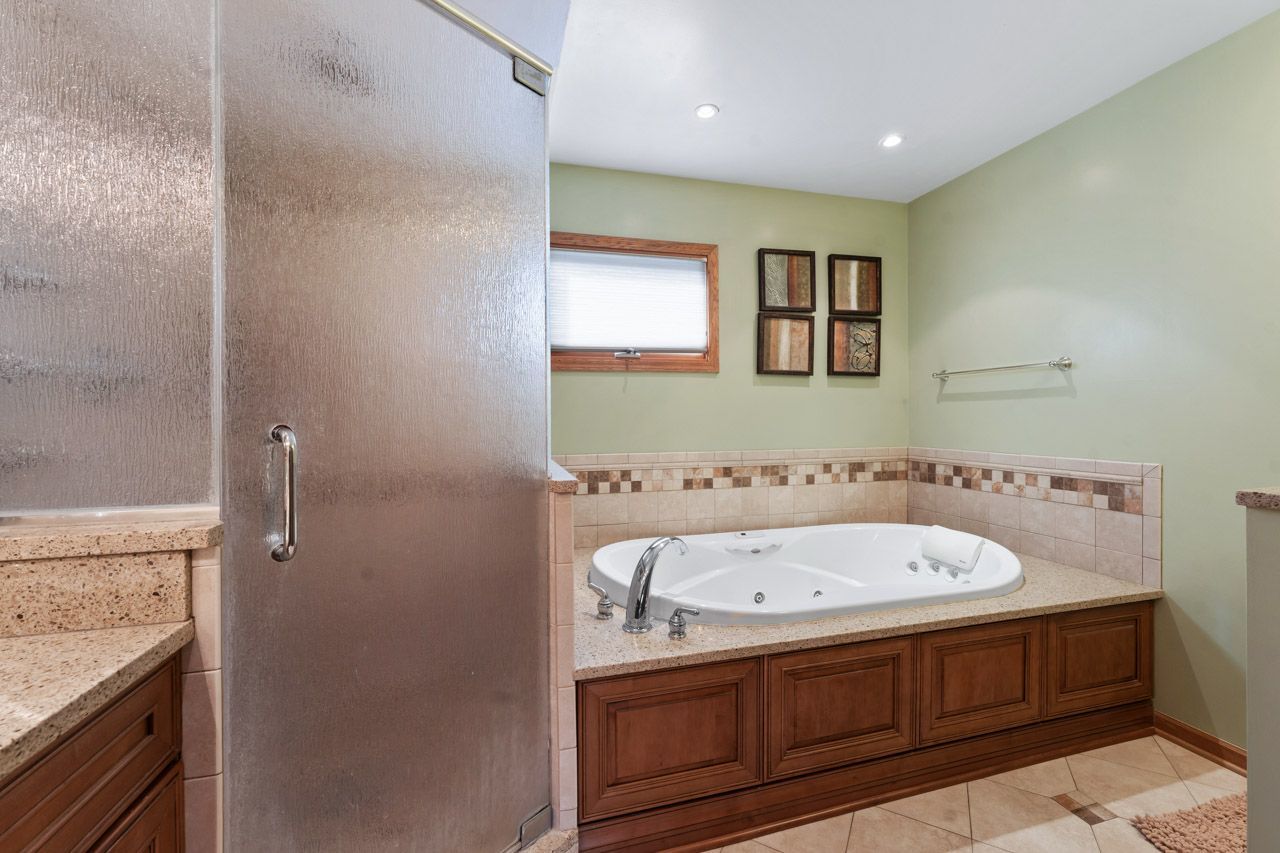 700 N Hundley Street, Hoffman Estates, IL 60169