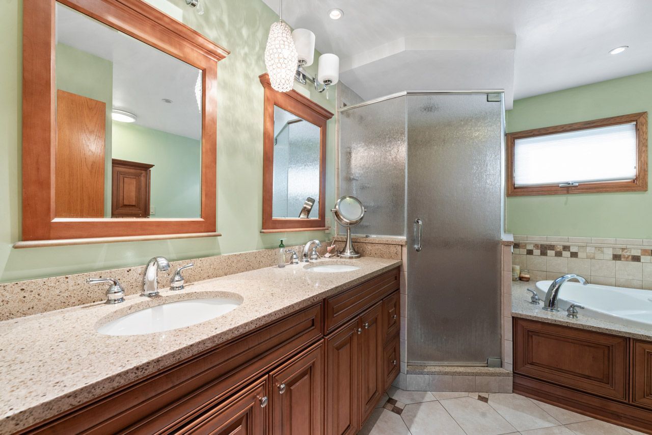 700 N Hundley Street, Hoffman Estates, IL 60169