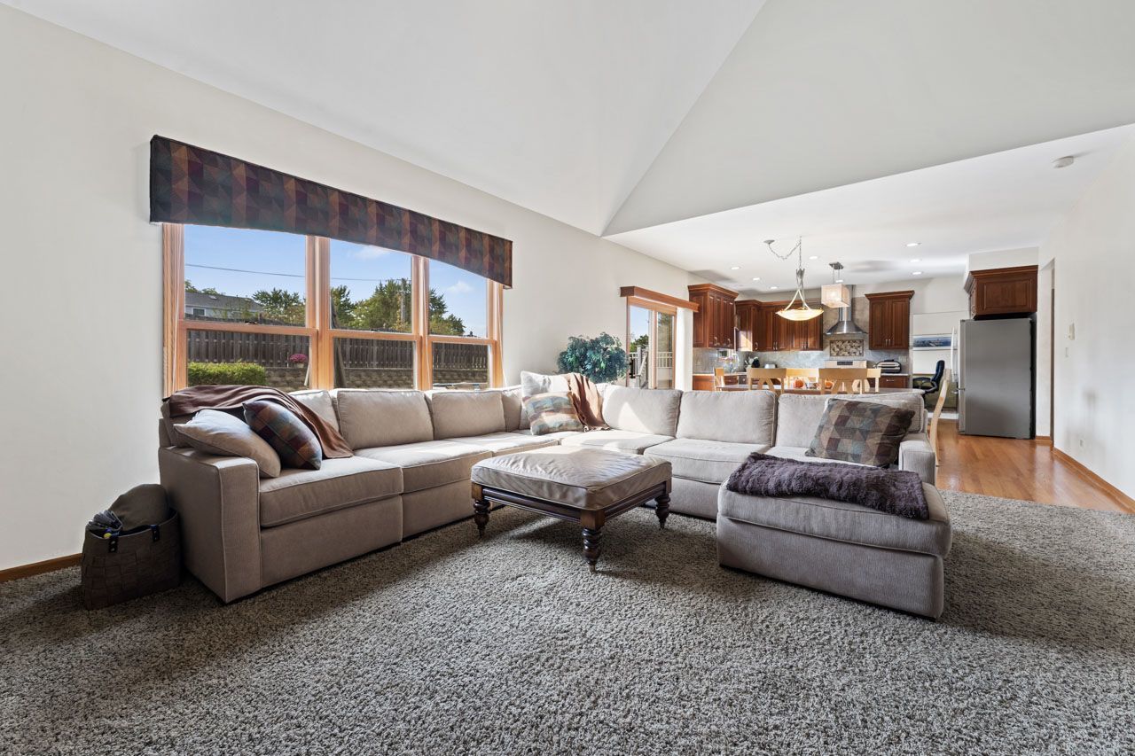 700 N Hundley Street, Hoffman Estates, IL 60169