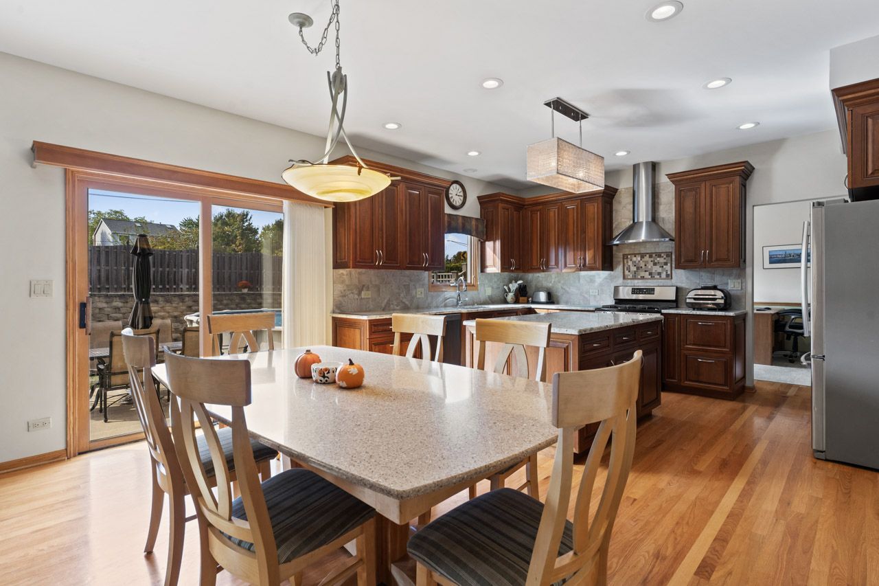 700 N Hundley Street, Hoffman Estates, IL 60169