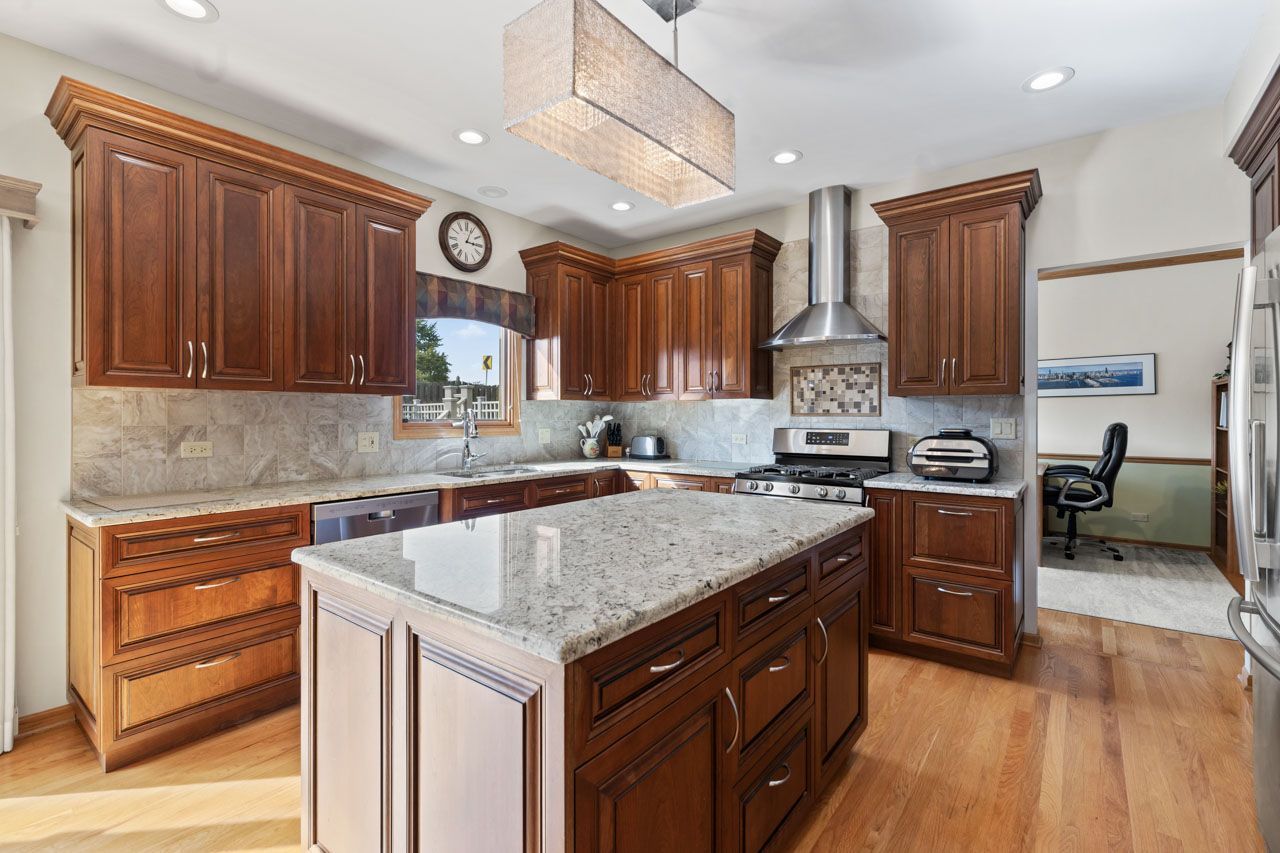 700 N Hundley Street, Hoffman Estates, IL 60169