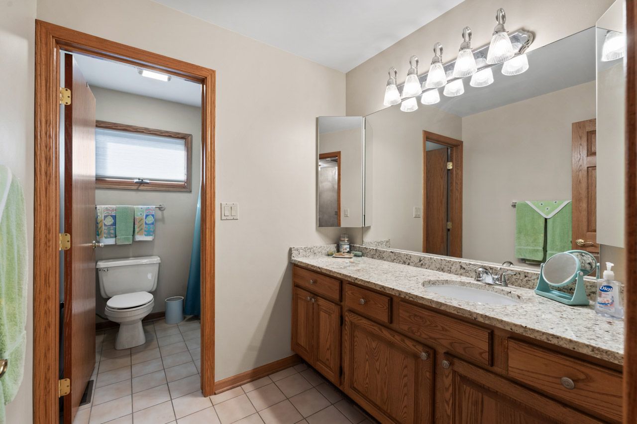 700 N Hundley Street, Hoffman Estates, IL 60169