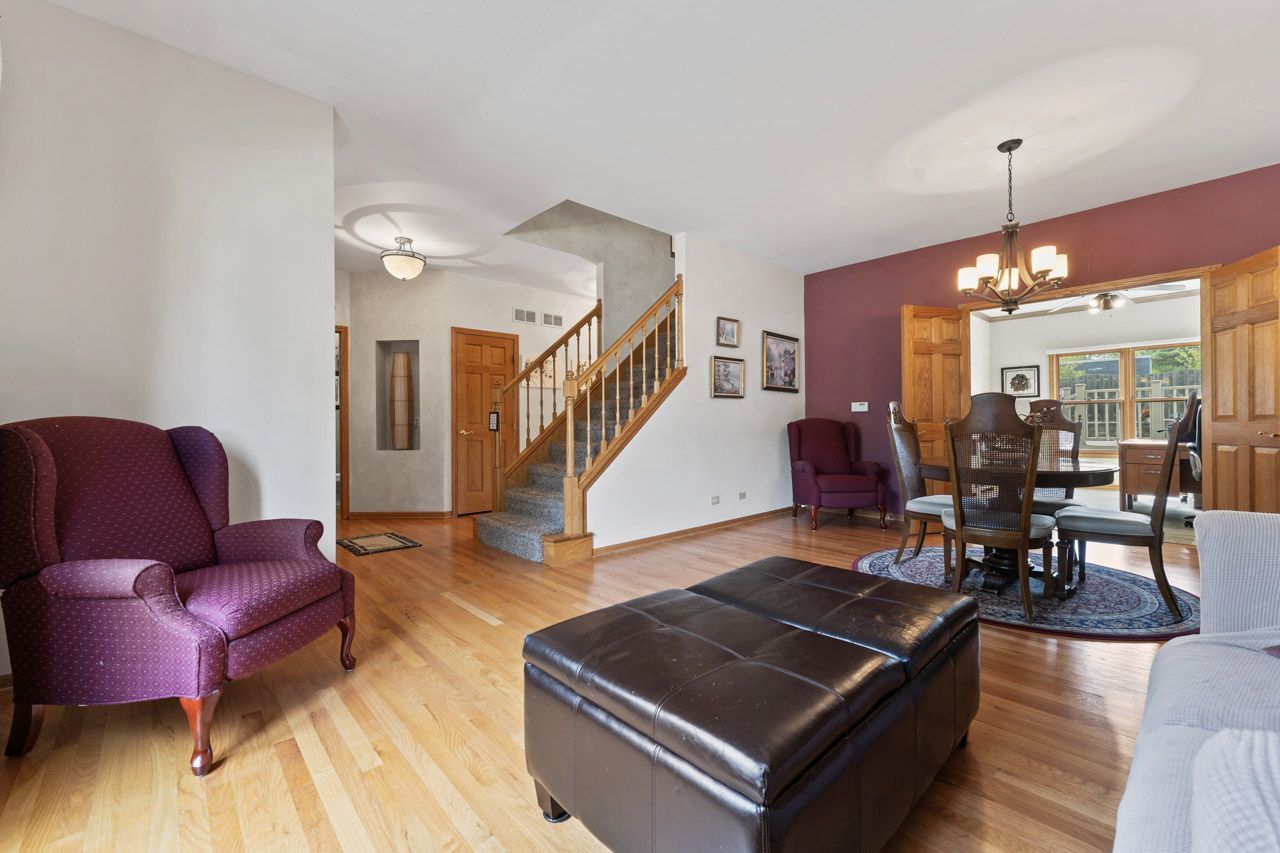 700 N Hundley Street, Hoffman Estates, IL 60169