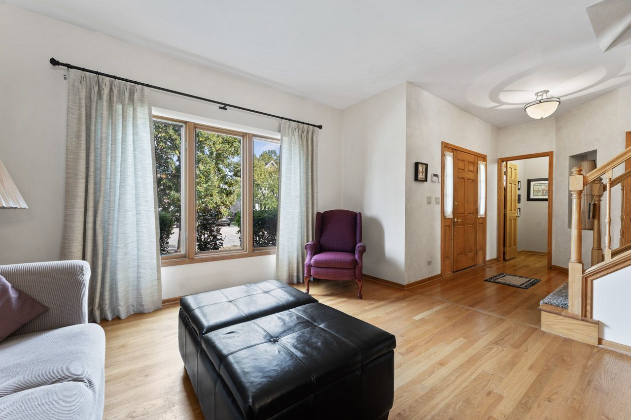 700 N Hundley Street, Hoffman Estates, IL 60169