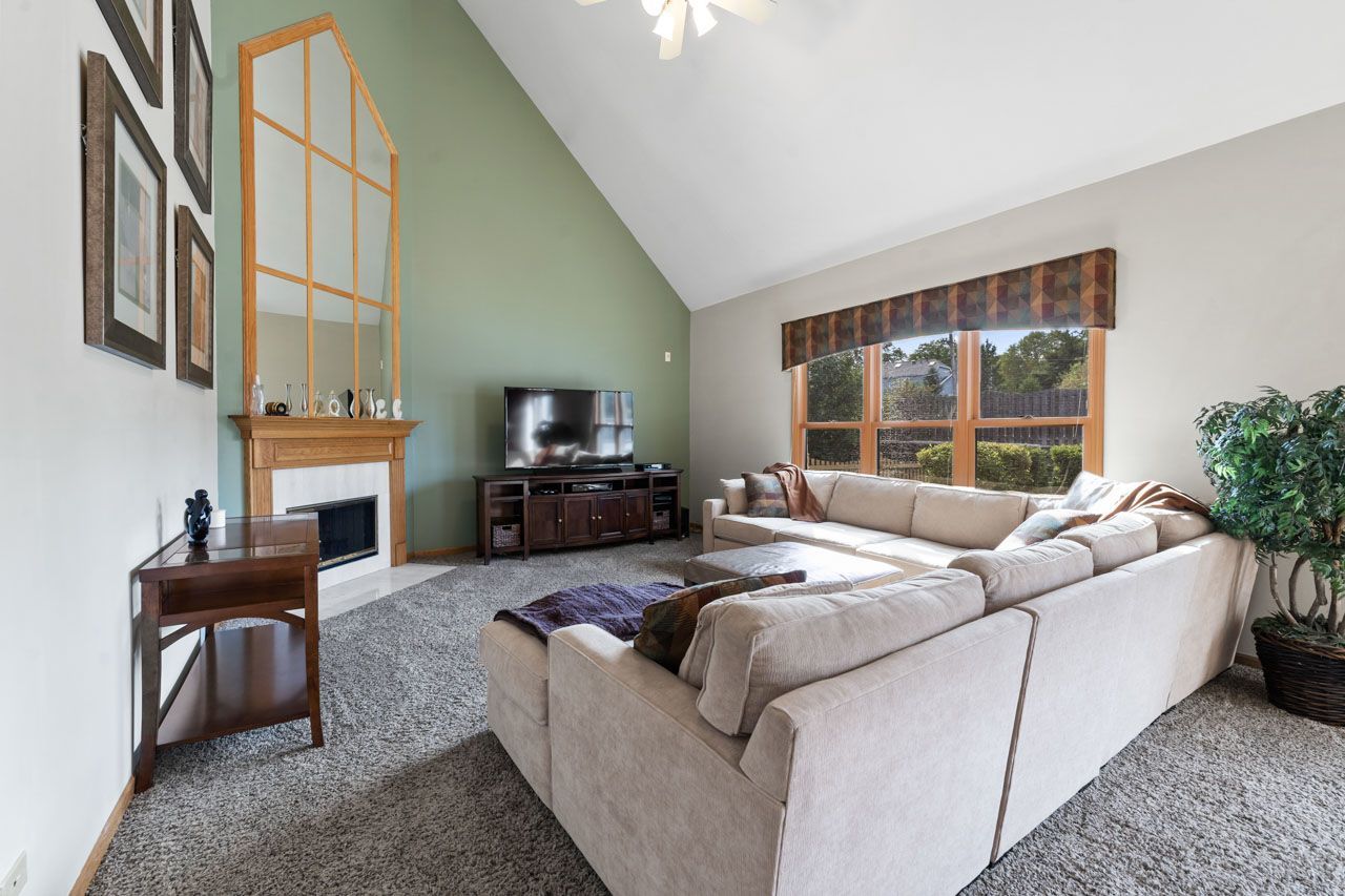 700 N Hundley Street, Hoffman Estates, IL 60169