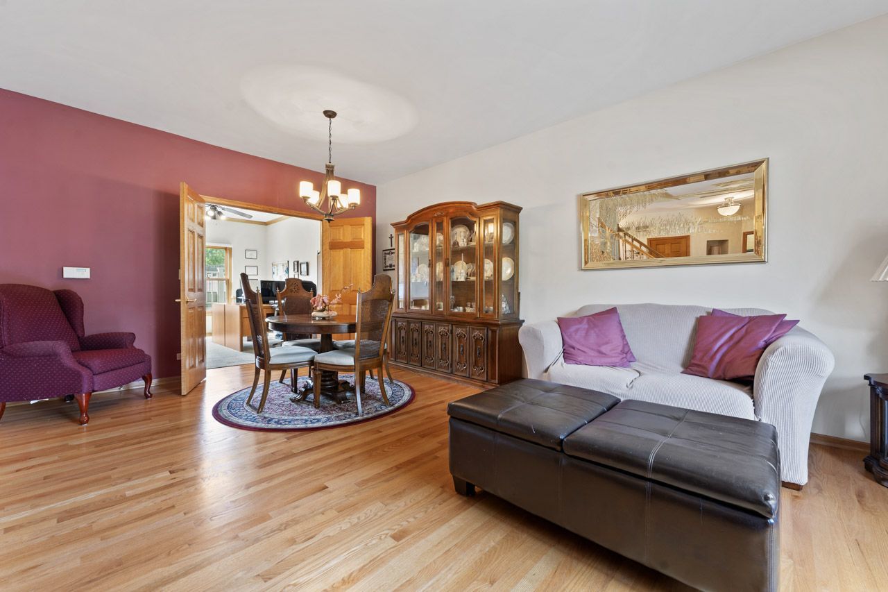 700 N Hundley Street, Hoffman Estates, IL 60169