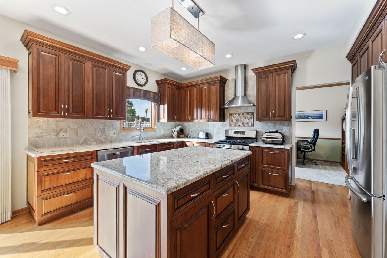 700 N Hundley Street, Hoffman Estates, IL 60169