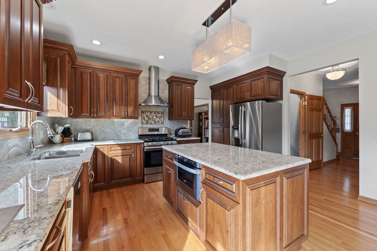 700 N Hundley Street, Hoffman Estates, IL 60169