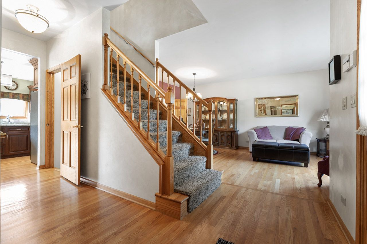 700 N Hundley Street, Hoffman Estates, IL 60169