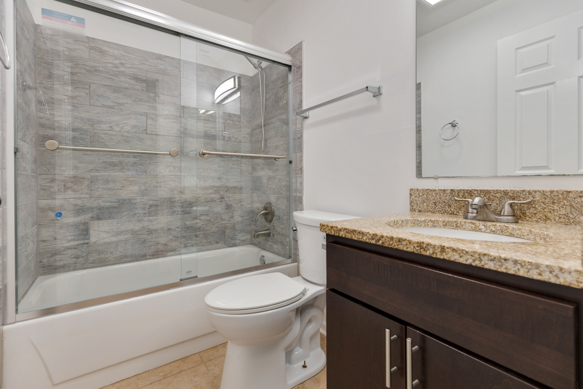 86 GANT Circle #D, Streamwood, IL 60107