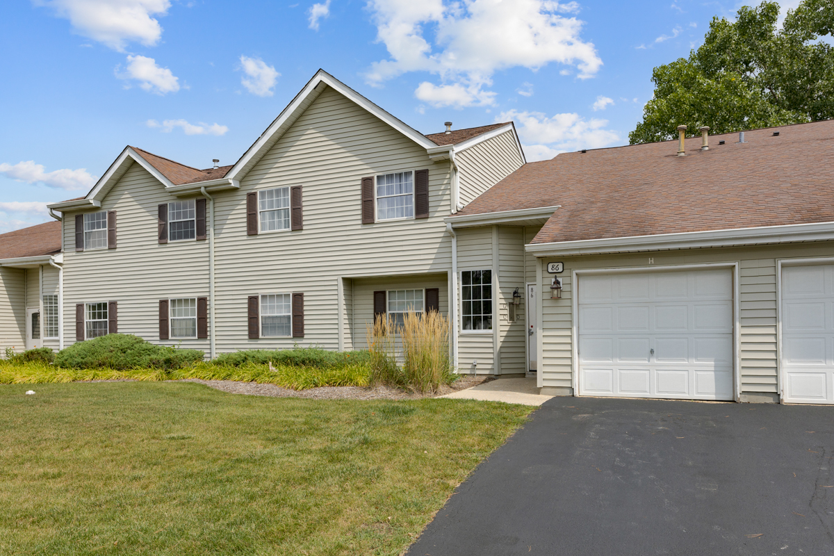 86 GANT Circle #D, Streamwood, IL 60107