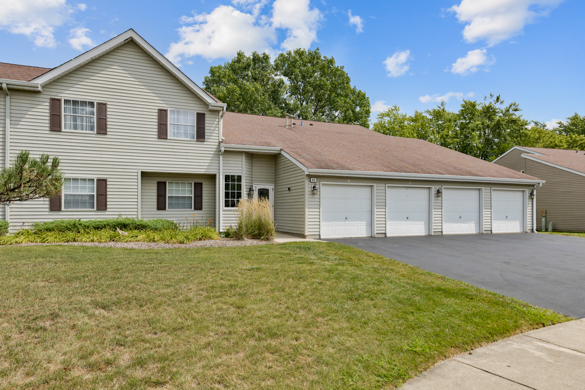 86 GANT Circle #D, Streamwood, IL 60107