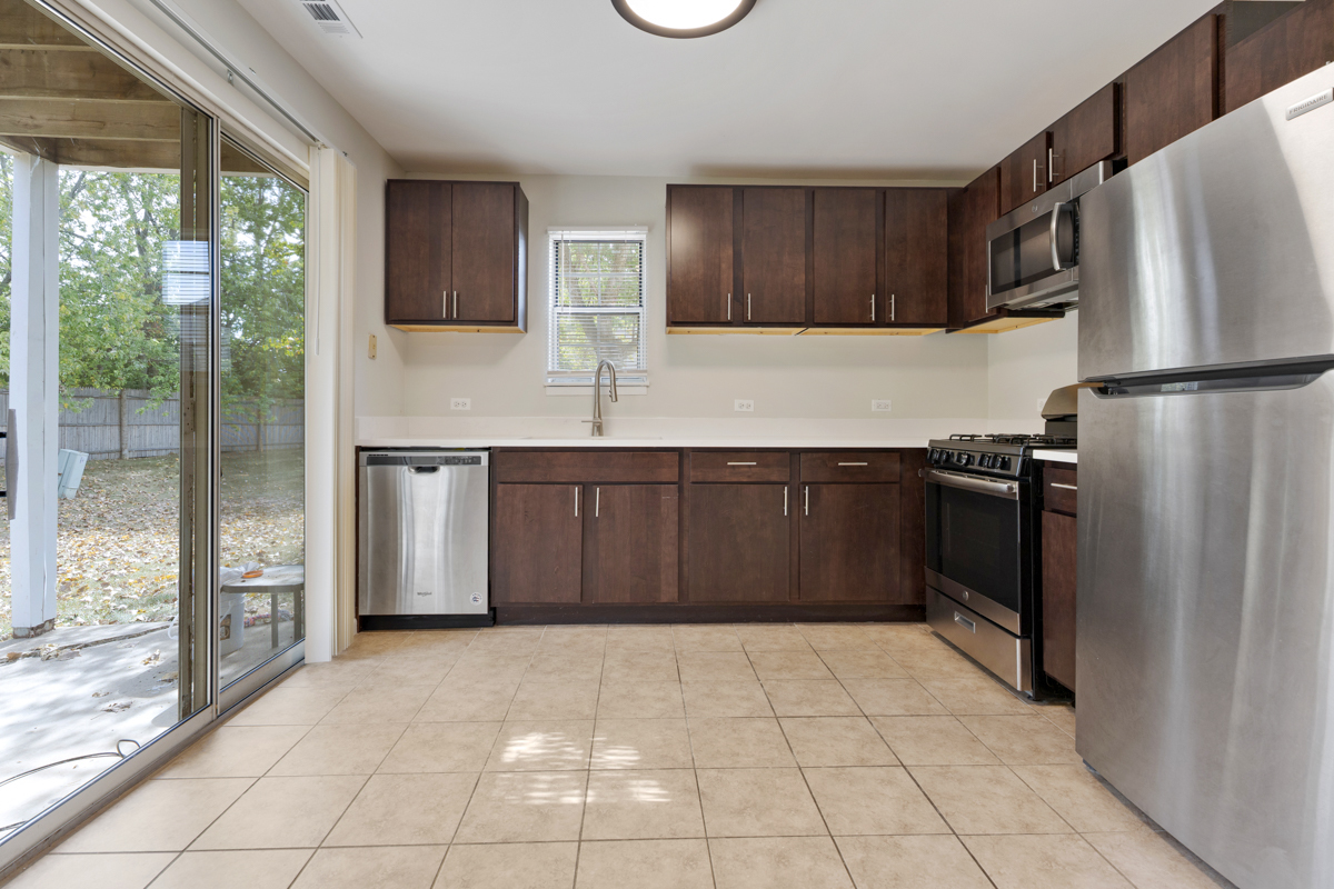 86 GANT Circle #D, Streamwood, IL 60107
