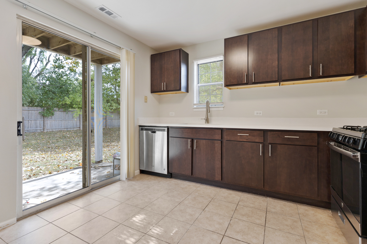 86 GANT Circle #D, Streamwood, IL 60107